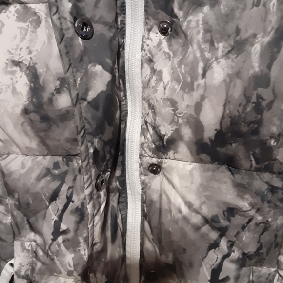 Amazon Essentials Heavy Weight Hooded Puffer Coat - Picture 2 of 6